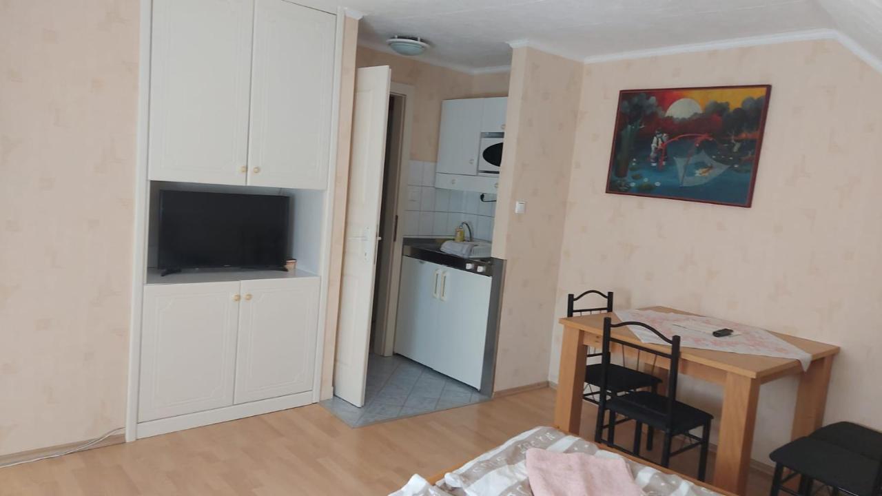 David Apartman Gyula Bagian luar foto