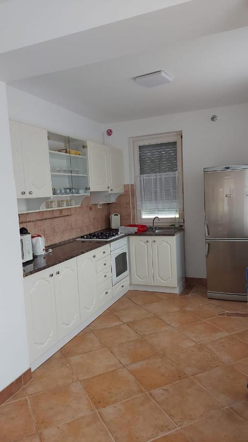 David Apartman Gyula Bagian luar foto