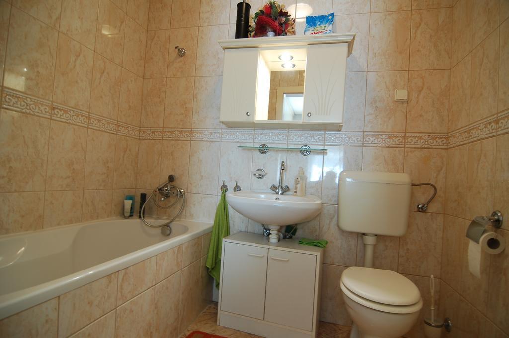 David Apartman Gyula Bagian luar foto