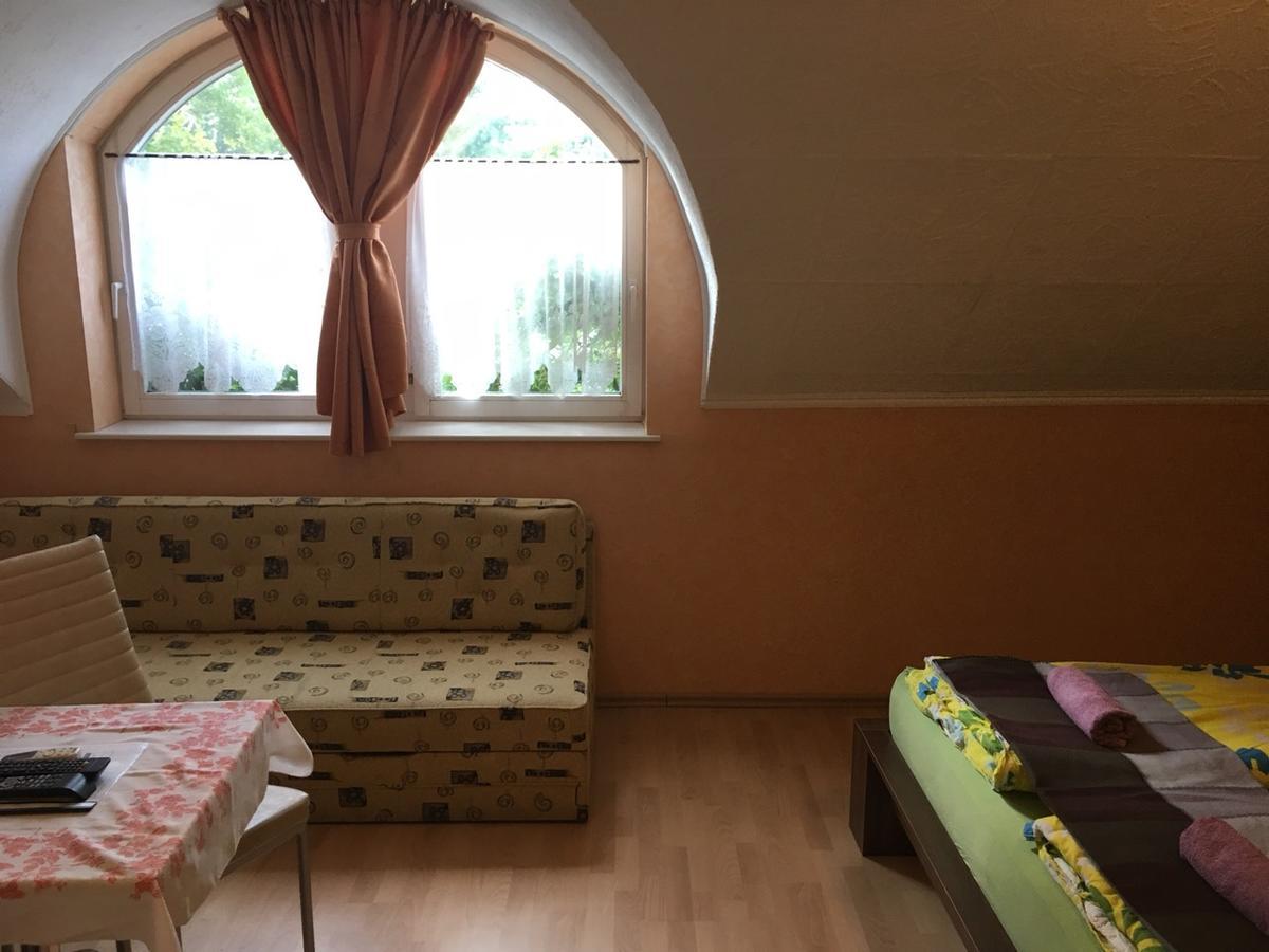 David Apartman Gyula Bagian luar foto