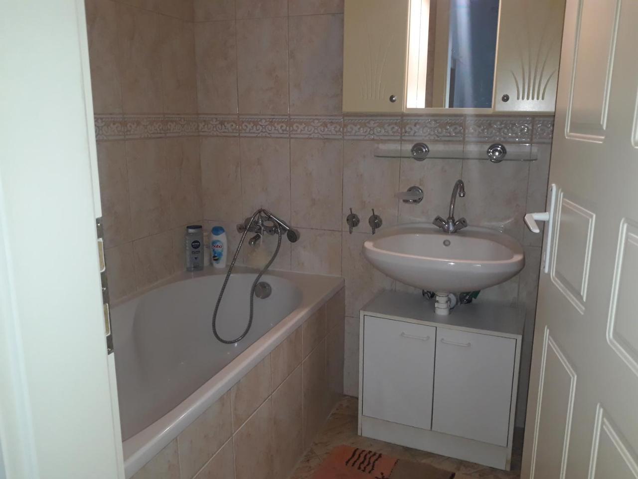 David Apartman Gyula Bagian luar foto